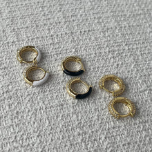 Load image into Gallery viewer, Luxe Huggie