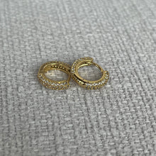 Load image into Gallery viewer, Luxe Huggie