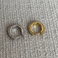 Load image into Gallery viewer, Luxe Huggie