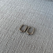 Load image into Gallery viewer, Audrey Squoval Hoops