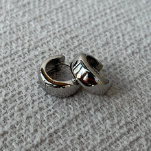 Load image into Gallery viewer, Aurelia Chunky Hoops