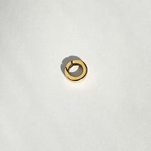 Load image into Gallery viewer, Essential O-ring Clasp